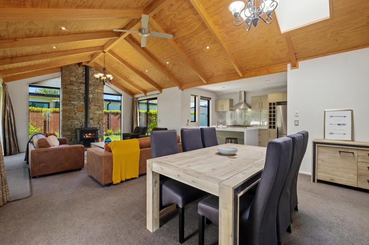 Roys Bay Lodge - Wanaka Holiday Home المظهر الخارجي الصورة