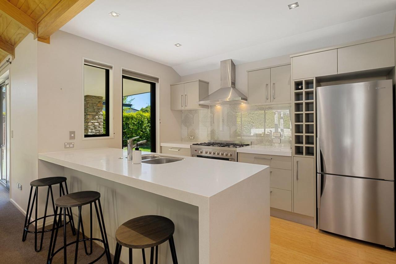 Roys Bay Lodge - Wanaka Holiday Home المظهر الخارجي الصورة