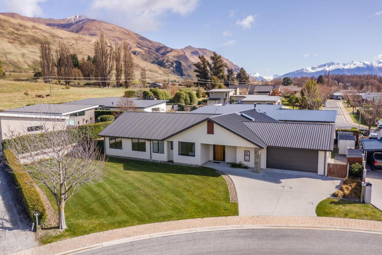 Roys Bay Lodge - Wanaka Holiday Home المظهر الخارجي الصورة